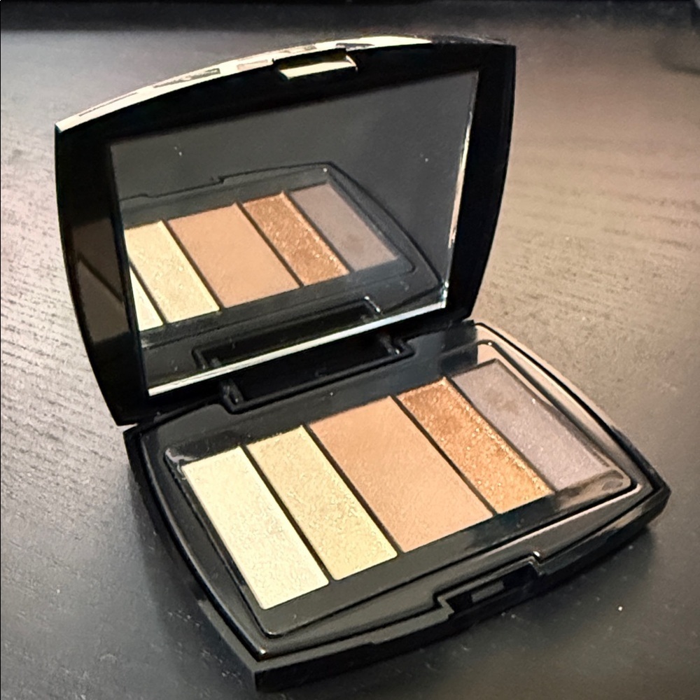 Lancome Eyeshadow Palette with Gold and Brown Hues Go Chic (M1)